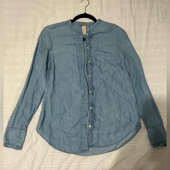 H&M women’s ruffled denim button down blouse - Picture 2 of 6